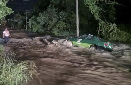 (video) Tormenta inunda las calles de Ciudad Valles
