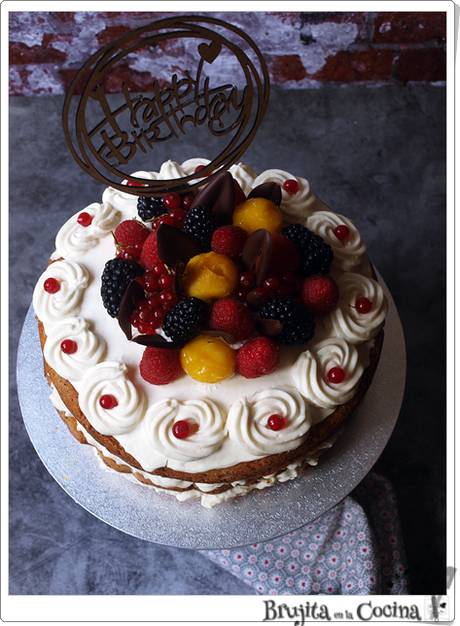 Layer cake de queso, mango y frutos rojos