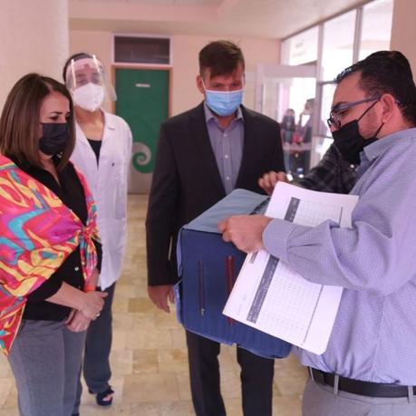 Vicepresidente de Robert Bosch visita el Área de rehabilitación pulmonar del CREE