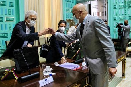 Jorge Rodríguez sostuvo encuentro con la misión técnica de la UE de cara al 21N