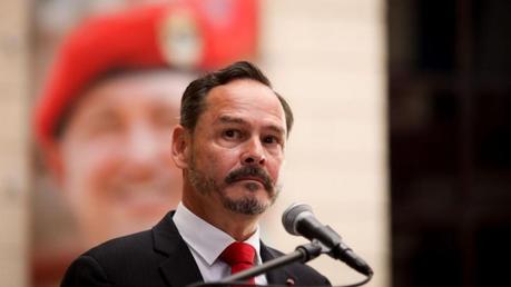 Vielma Mora a Rafael Lacava: “Están cambiando los ojos de Chávez por un murciélago”