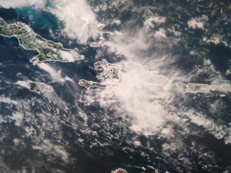 Onda y vaguada causan lluvias en RD..