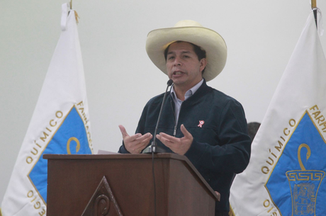 Pedro Castillo: la educación es un desafío de todos los peruanos