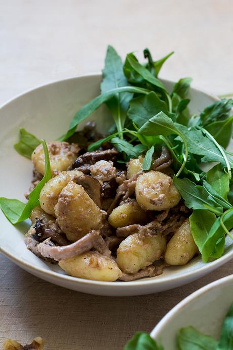 GNOCCHI CON PESTO DE NUECES Y RUCULA