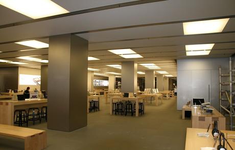 La empresa Ainsis instala telas translúcidas en las Apple Store