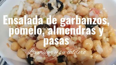 Ensalada de garbanzos, pomelo, almendras y pasas