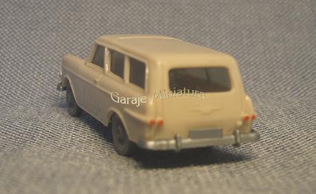 Opel Rekord Caravan del año 1961 de Wiking