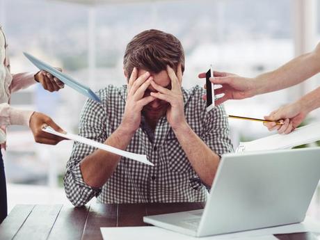 Burnout: el creciente síndrome de estar “quemado” por el trabajo y cómo combatirlo