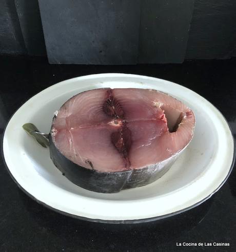 Bonito del Cantábrico Asado y Salsa de Tomate con Albahaca Bonito del Cantábrico Asado y Salsa de Tomate con Albahaca