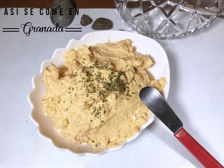 Paté de gambones y palitos de cangrejo/ Paté de queso, nueces, bacon y arándanos