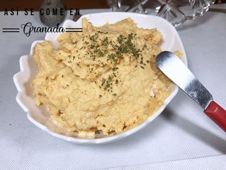 Paté de gambones y palitos de cangrejo/ Paté de queso, nueces, bacon y arándanos