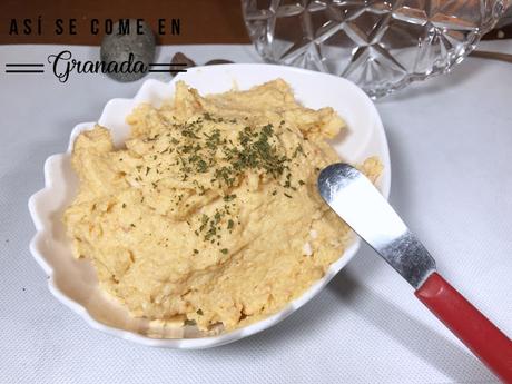 Paté de gambones y palitos de cangrejo/ Paté de queso, nueces, bacon y arándanos