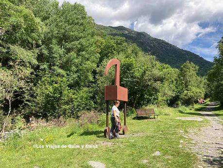 Elena en la Ruta del Ferro en Andorra