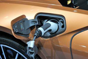 Un estudio desmonta el mito de que los coches eléctricos contaminan tanto como los de gasolina debido a una red «sucia»