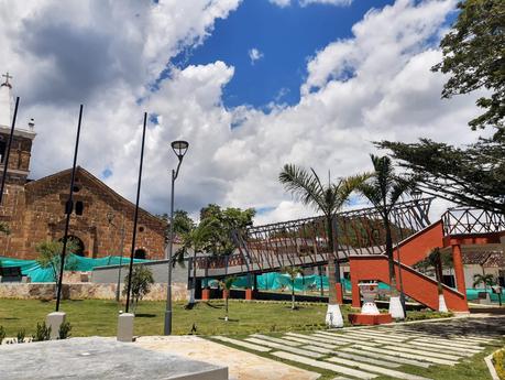 El adefesio en Confines El adefesio en Confines