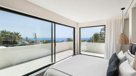 delikatissen villa marbella views villa lujo costa del sol reformed villa costa del sol reformas malaga reforma nordica marbella reforma moderna villa marbella modern interiors luxurious home house with social areas house with private pool contemporary interiors bedroom with ensuite bathroom  