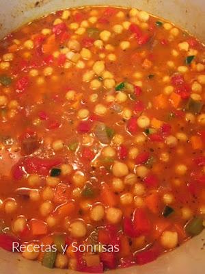 GARBANZOS CON HORTALIZAS.