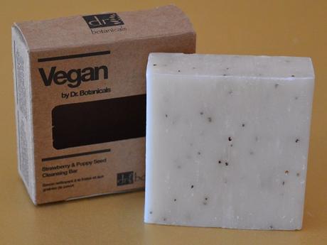 El Jabón “Strawberry & Poppy Seed Cleansing Bar” de DR. BOTANICALS