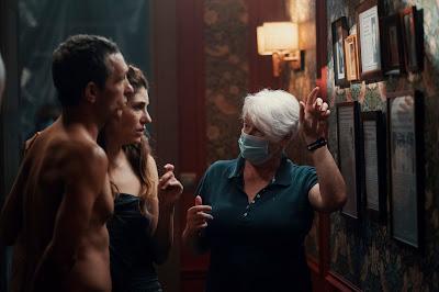 Dos; Abrazos forzosos