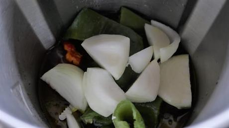 Vinagreta de Pimientos con Mambo Ponemos todos los ingredientes y picamos todo junto