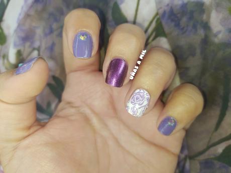 Diseño de uñas morado con flores