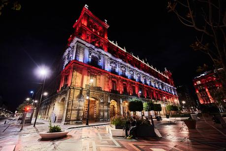 Colores de la bandera peruana se lucieron en lugares emblemáticos de todo el mundo