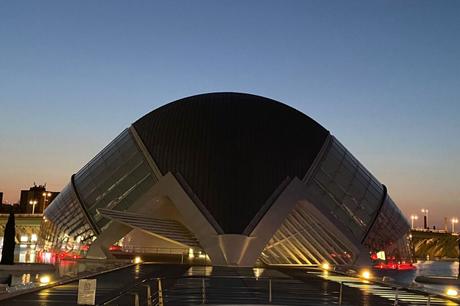 Colores de la bandera peruana se lucieron en lugares emblemáticos de todo el mundo