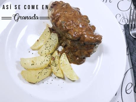 Pechuga de pollo en salsa de pimienta roja y alcaparras Pechuga de pollo en salsa de pimienta roja y alcaparras