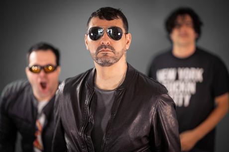 CIONICO presenta ‘Extraño’, un tema de lujuria, seducción y desastre CIONICO presenta ‘Extraño’, un tema de lujuria, seducción y desastre