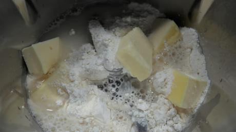Quiche Lorraine de Bacón con Thermomix ® Echamos los ingredientes para hacer la masa del Quiche