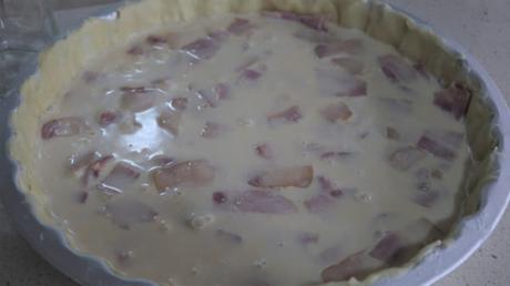 Quiche Lorraine de Bacón con Thermomix ® Ponemos los ingredientes que teníamos encima el bacon y la masa del huevo