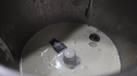 Quiche Lorraine de Bacón con Thermomix ® Echamos los ingredientes para hacer la masa del huevo