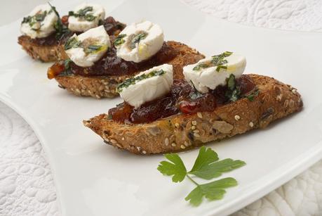 Karlos Arguiñano prepara 2 recetas con quesos TGT para este verano