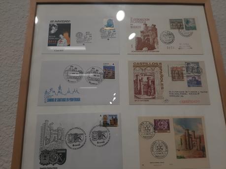 La cartelería del Castillo de los Templarios sirve como inspiración para una nueva exposición en La Biblioteca de Ponferrada 11