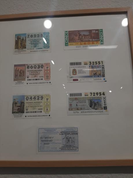 La cartelería del Castillo de los Templarios sirve como inspiración para una nueva exposición en La Biblioteca de Ponferrada 8