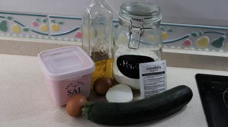 Los ingredientes necesarios para hacer buñuelos de calabacín en Thermomix