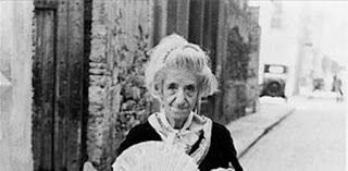 La monyos, Dolors Bonella, en Mujeres Malditas