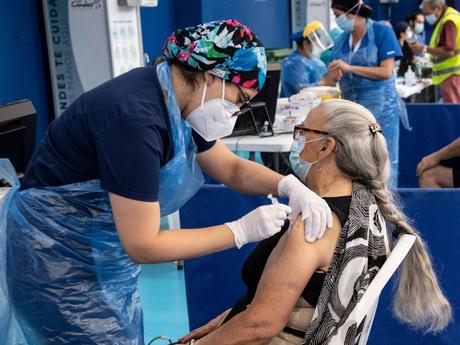 Chile pondrá en marcha un programa de “dosis de refuerzo” contra la Covid-19