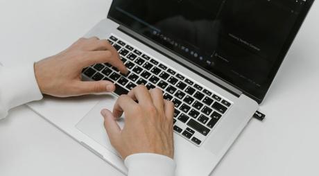 Uso pendrive contenido