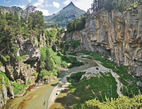 Tuc de Mulleres (3.009 m.) desde la Besurta Tuc de Mulleres (3.009 m.) desde la Besurta