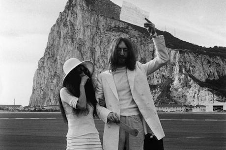 John Lennon y Yoko Ono: La curiosa historia detrás de su boda.