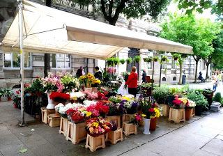 Mercadeando. Alrededor del mercado