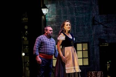 Una Tabernera de exteriores Una Tabernera de exteriores