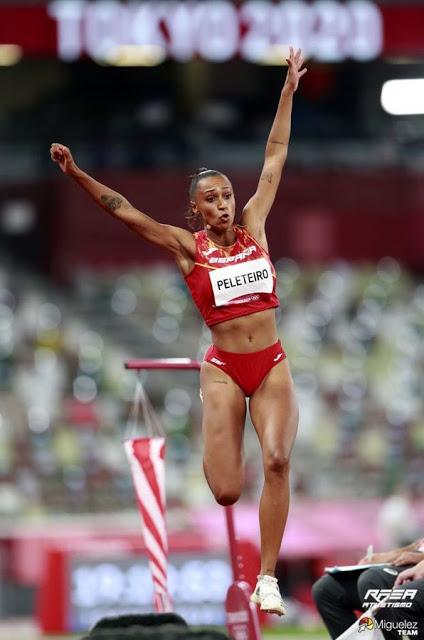 La exaltación de la dictadura. ¿De qué se ríe el Emérito? Y... deportista españoles anti Vox en las Olimpiadas de Tokio.