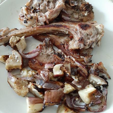 CORDERO AL HORNO A LA GRIEGA