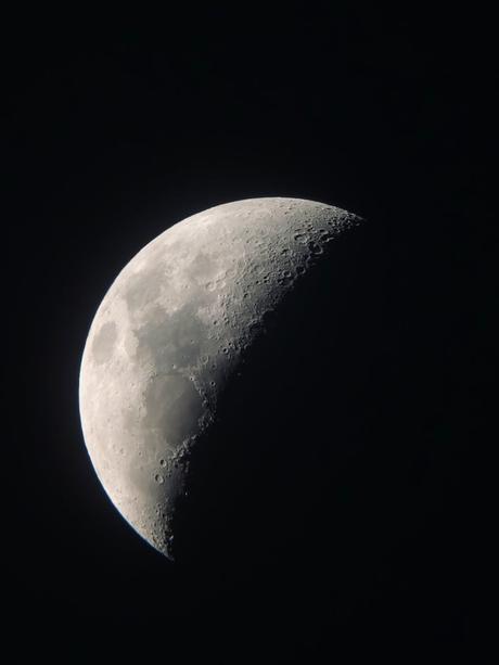 La Luna se está alejando de la Tierra