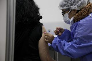 Aconsejan combinar vacunas