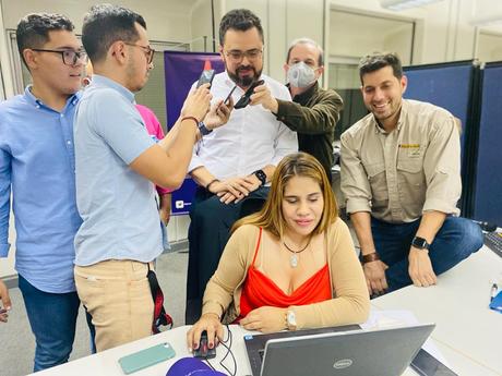 Antonio Ecarri oficializa candidatura ante el CNE para la alcaldía de Caracas