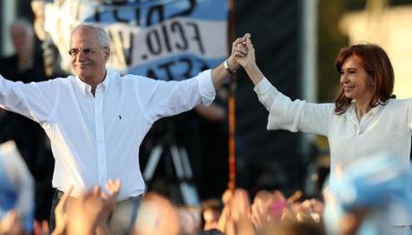 Montonero, diplomático y sociólogo, el pasado del nuevo titular de Defensa