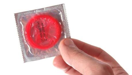 Crónica de un condón en un bar gay.